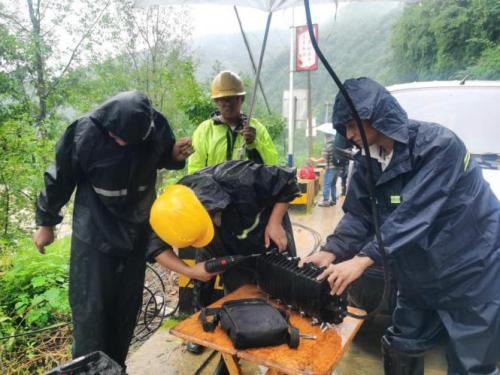 夜战暴雨保通信 直击陕西移动抗洪抢险第一现场的油机发电战斗